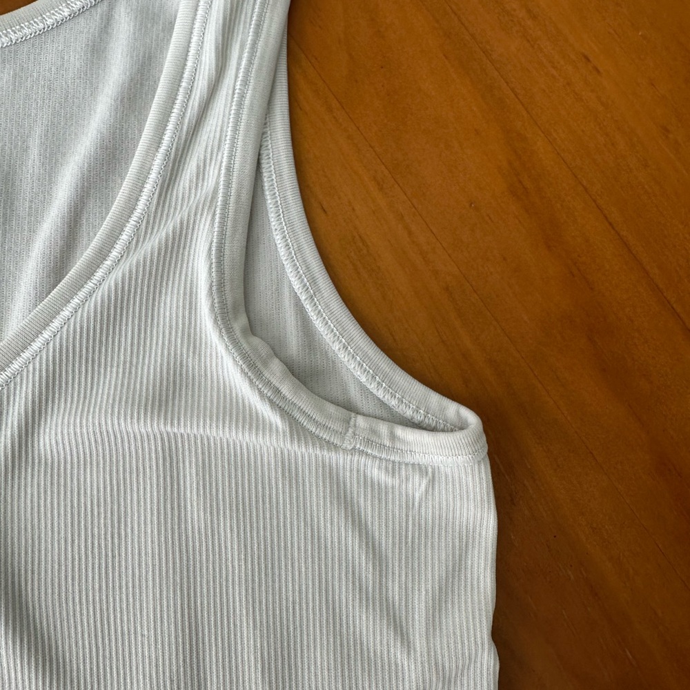 Lululemon Ribbed Workout Top - Picture 3 of 4